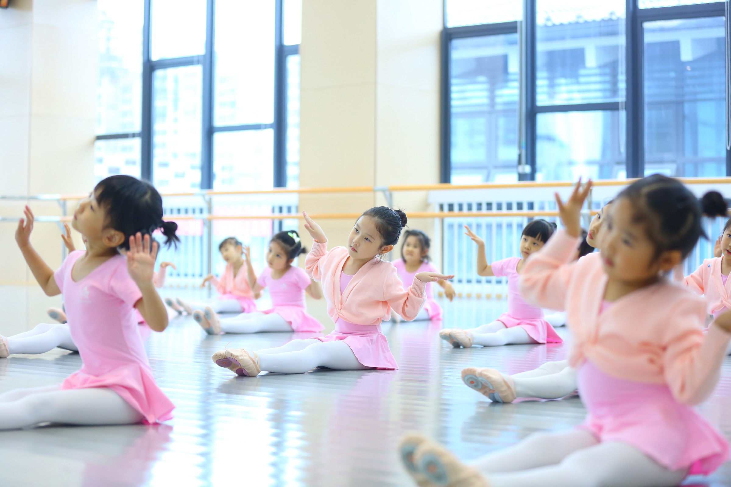 1679884873787546.jpg 舞蹈1.jpg